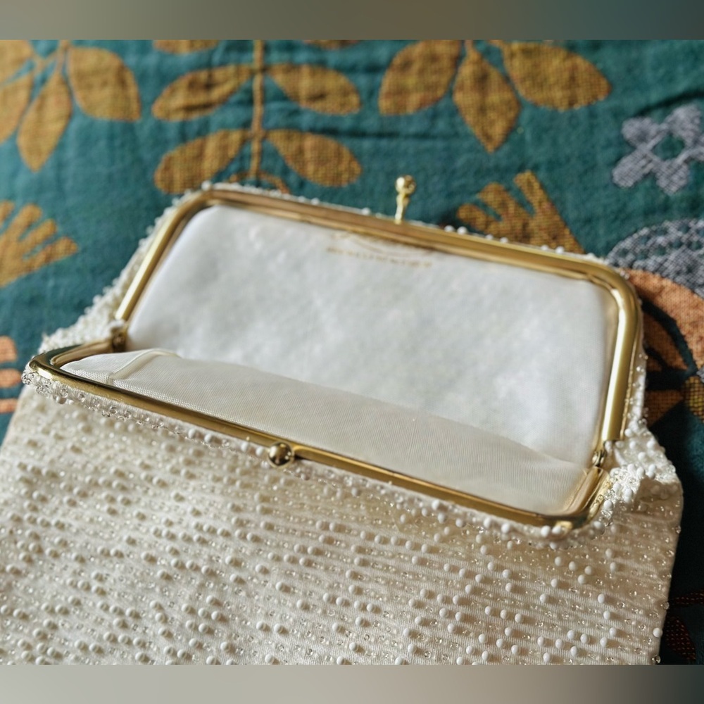 Vintage art deco style folding embellished clutch and faux pearl earring set - Picture 9 of 15